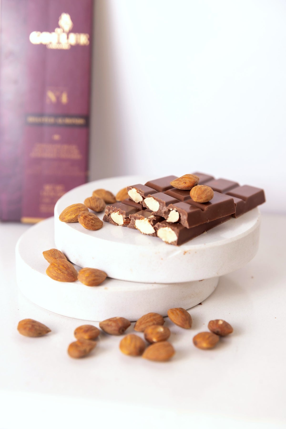 Milk Chocolate with Roasted Almonds Tablet